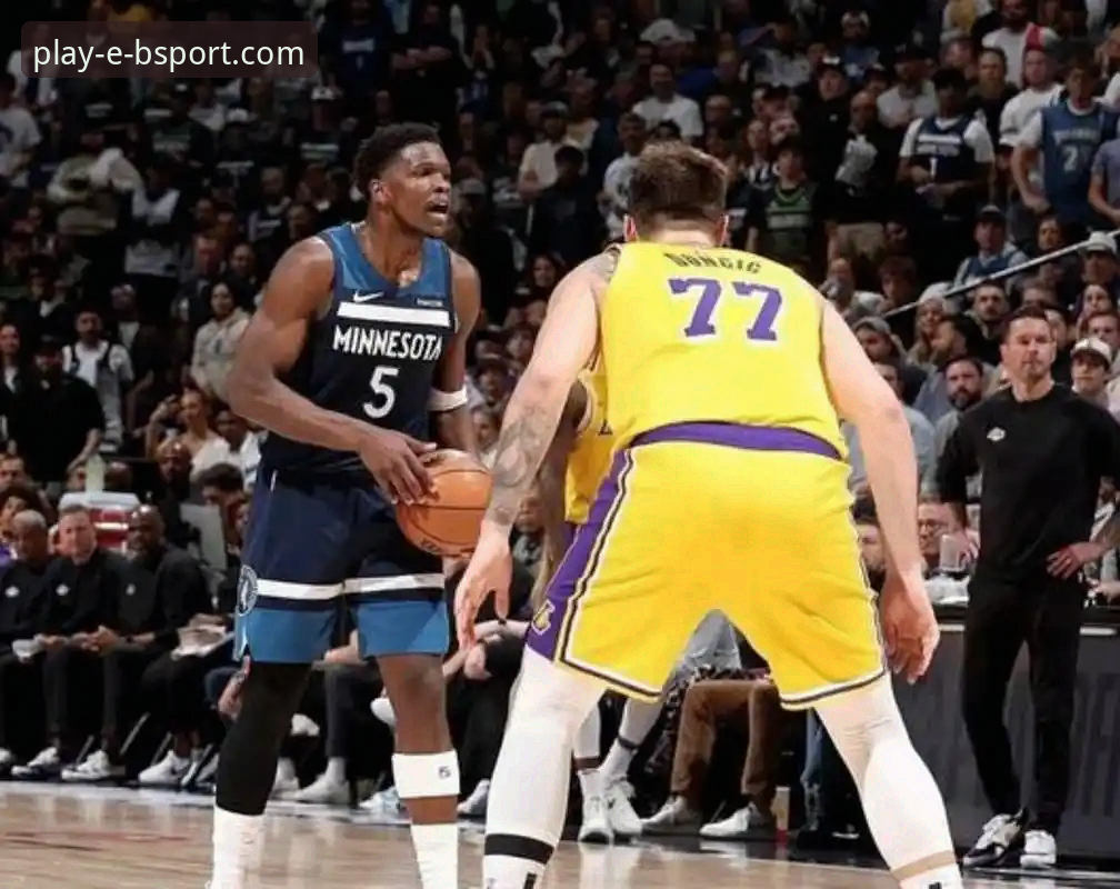 体育赛事分析功能详解 东契奇单骑救主 vs 团队多点开花:深度解析湖人险胜步行者的背后逻辑